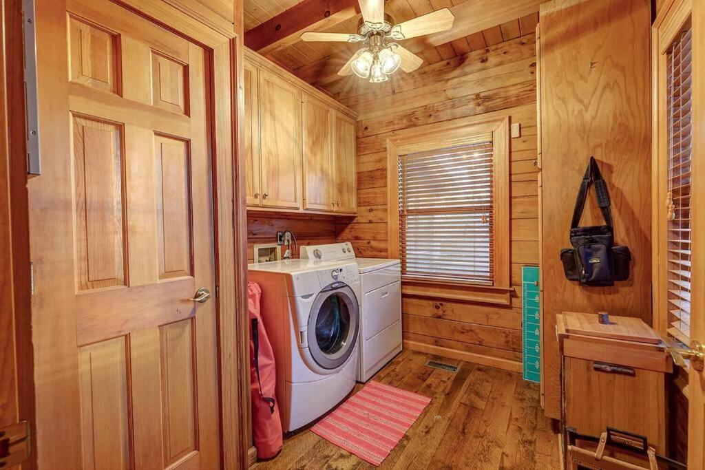 Blue Ridge Bliss- Spacious Cabin, Pets, Hot Tub! Kültér fotó