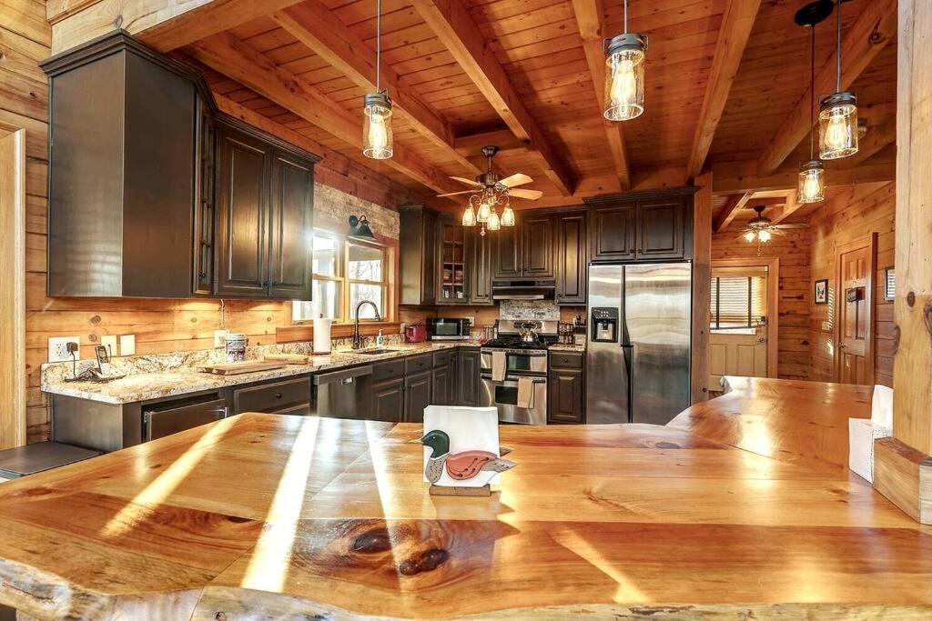 Blue Ridge Bliss- Spacious Cabin, Pets, Hot Tub! Kültér fotó