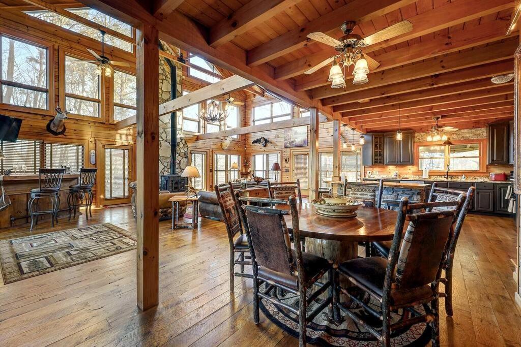 Blue Ridge Bliss- Spacious Cabin, Pets, Hot Tub! Kültér fotó