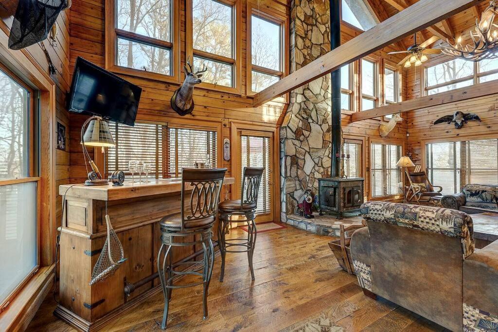 Blue Ridge Bliss- Spacious Cabin, Pets, Hot Tub! Kültér fotó