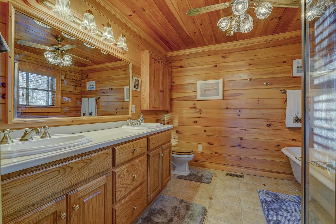 Blue Ridge Bliss- Spacious Cabin, Pets, Hot Tub! Kültér fotó